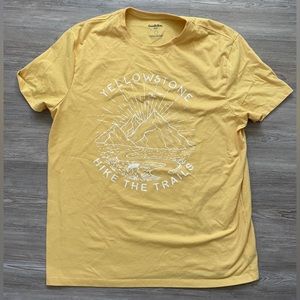 Goodfellow Yellowstonr Hike the Trails Yellow Short Sleeve T-Shirt Men’s L